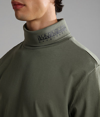 Box Long Sleeve Turtle Neck T-shirt-